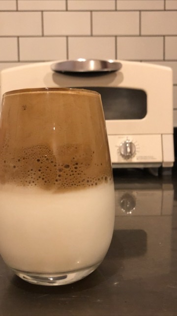 ダルゴナコーヒーを作ってくれました(^^)（娘作）